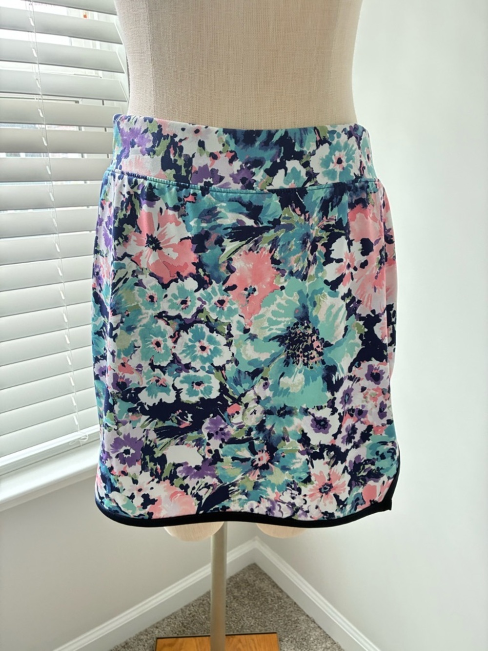 Crown & Ivy Women's Floral Mini Athleisure Skort